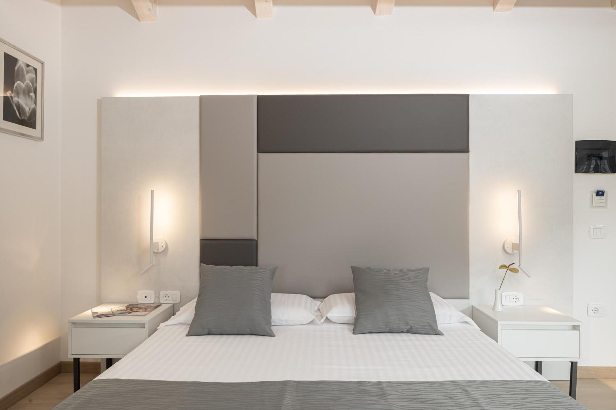 Hotel Continental - Tonelli Hotels Torbole Sul Garda Room photo