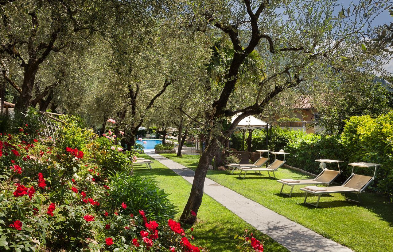 Hotel Continental - Tonelli Hotels Torbole Sul Garda Exterior photo