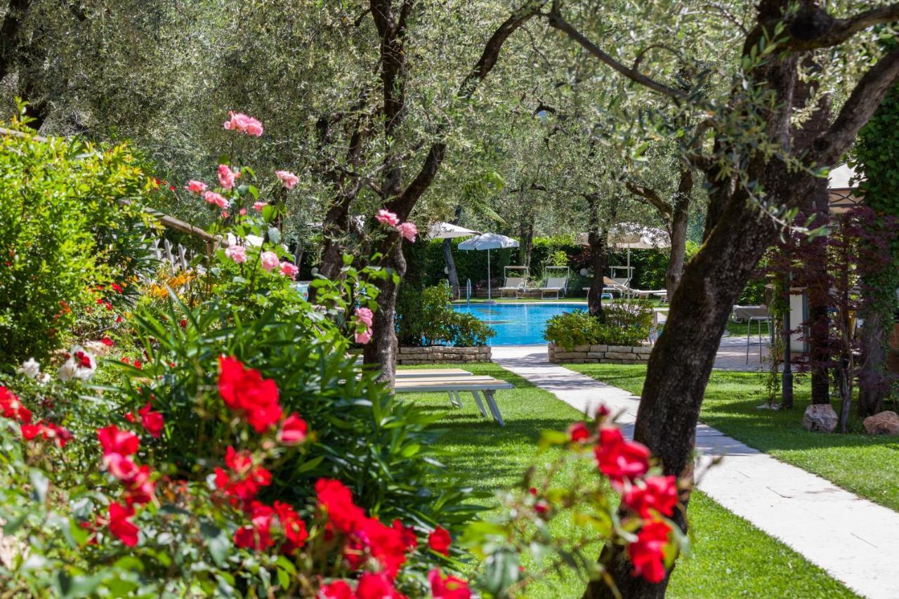 Hotel Continental - Tonelli Hotels Torbole Sul Garda Exterior photo